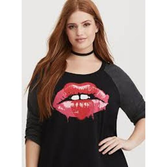 Torrid Womens Lip Graphic Tee Grey & Black Baseball T-Shirt Plus Size 5X Stretch - Picture 1 of 8